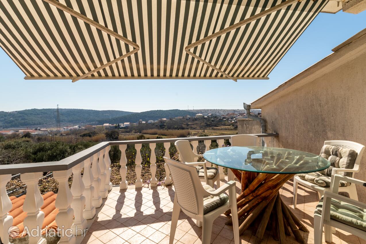 Apartments with parking space Lopar, Rab - 14070