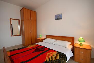 Apartments and rooms with a swimming pool Kali, Ugljan - 14083