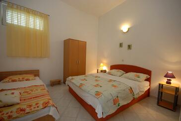 Lejligheder og værelser med pool Kali, Ugljan - 14083