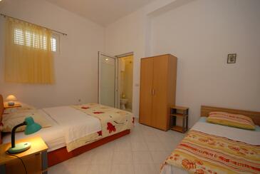 Lejligheder og værelser med pool Kali, Ugljan - 14083