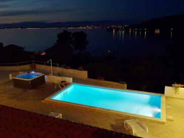 Apartments and rooms with a swimming pool Kali, Ugljan - 14083