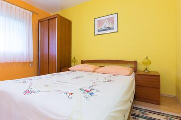 Apartments with parking space Punat, Krk - 14111