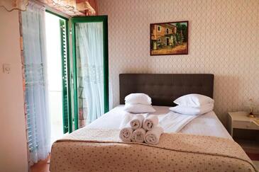 Family-friendly apartments with swimming pool Kali, Ugljan - 14116