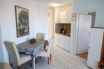 Family-friendly apartments with swimming pool Kali, Ugljan - 14116