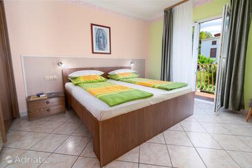 Apartments with parking space Rab - 14120