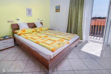 Lägenheter med parkering Rab - 14120