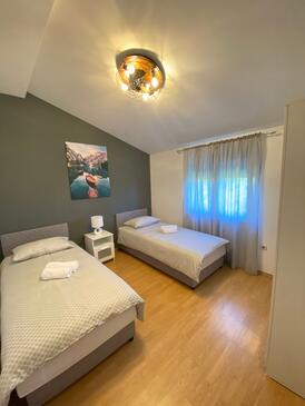 Apartmanok családok részére medencével Ljubac, Zadar - 14148