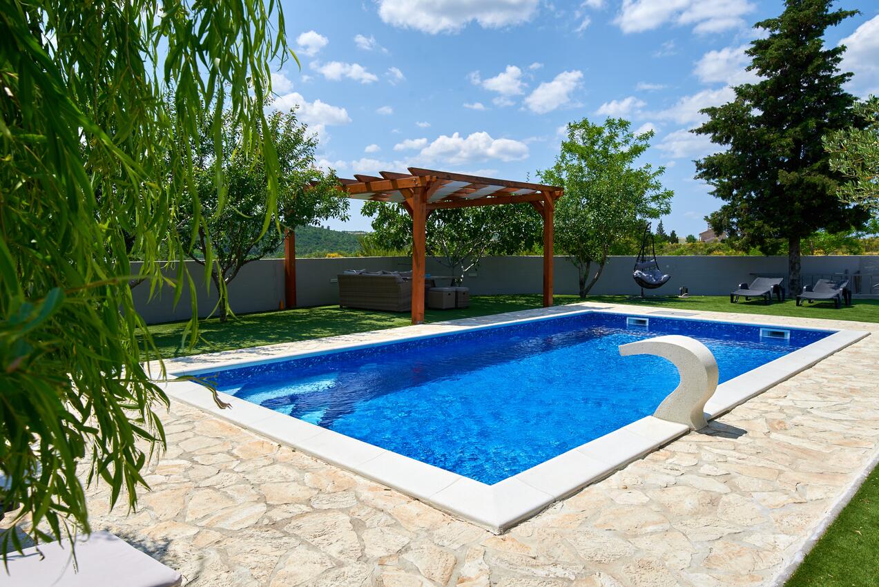 Family-friendly apartments with swimming pools Ljubač, Zadar - 14148
