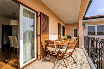 Apartments with parking space Rovinj - 14153