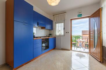 Apartments with parking space Rovinj - 14153