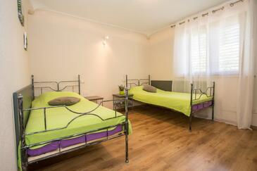 Apartmaji z bazenom za družine z otroci Nova Vas, Poreč - 14167