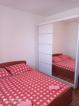 Apartments with parking space Vrsi, Zadar - 14211