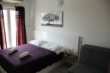 Апартаменти з паркуванням Прімоштен - Primošten - 14238