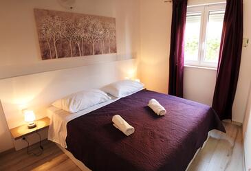 Apartamenty z parkingiem Primosten - 14238