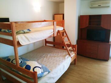 Apartmani s bazenom pogodni za obitelji s djecom Vrsi - Mulo, Zadar - 14250