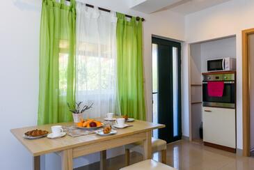 Апартаменти з паркуванням Маріна - Marina, Трогір - Trogir - 14258