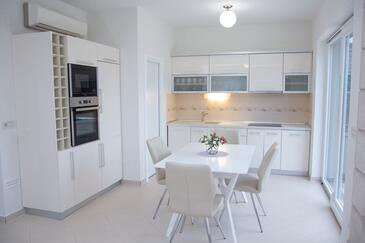 Family-friendly apartments with swimming pool Novalja, Pag - 14273