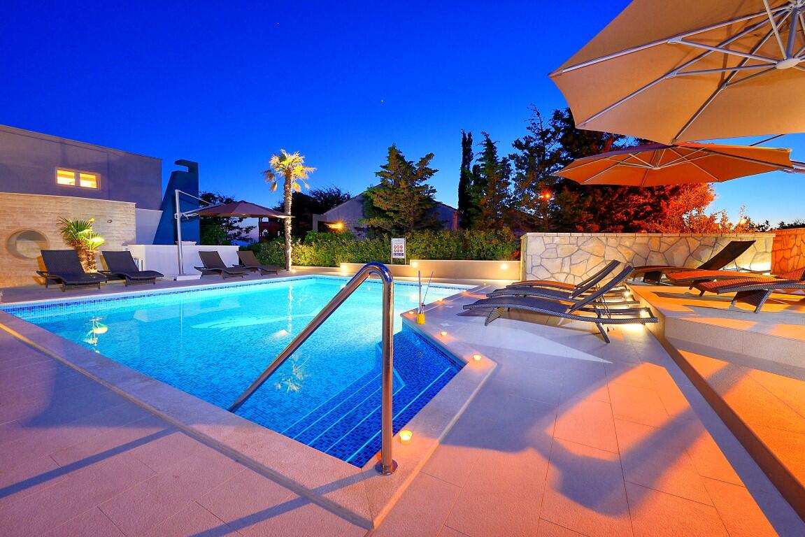 Family-friendly apartments with swimming pools Novalja, Pag - 14273