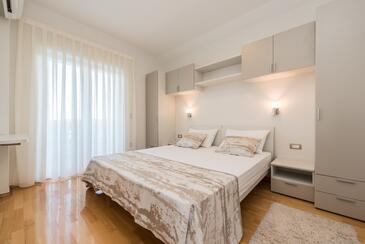 Apartmaji z bazenom za družine z otroci Novalja, Pag - 14274