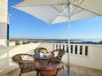 Novalja, Terrasse dans l’hébergement en type apartment, avec la vue sur la mer et WiFi.