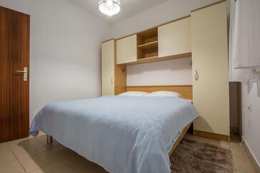 Apartmani s bazenom pogodni za obitelji s djecom Verunić, Dugi otok - 14286