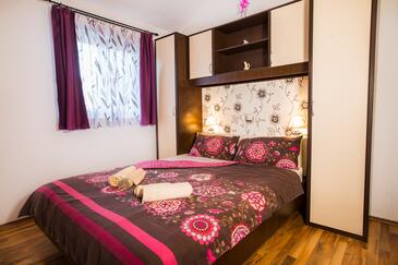 Ház családok részére medencével Dvornica, Rogoznica - 14300