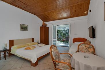 Apartmanok a tenger mellett Öböl Pokrivenik, Hvar - 14345