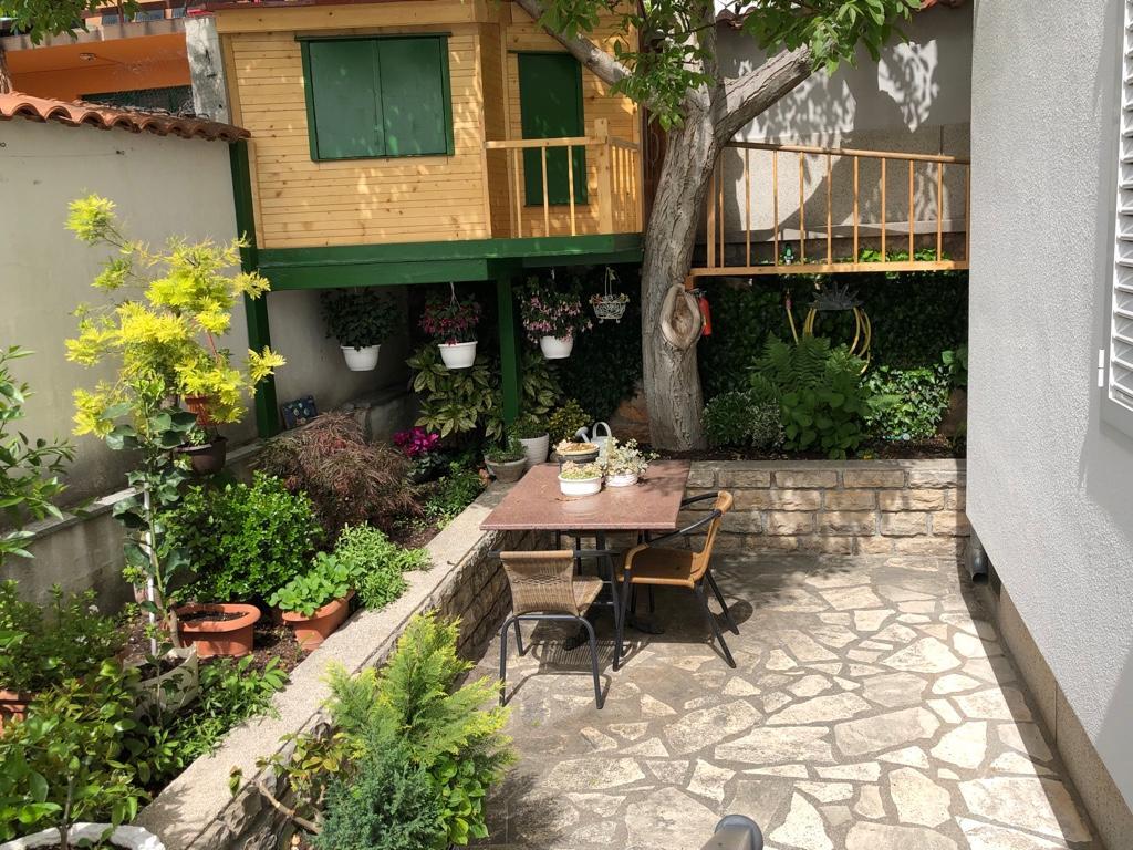 Courtyard - Apartments by the sea Tisno, Murter