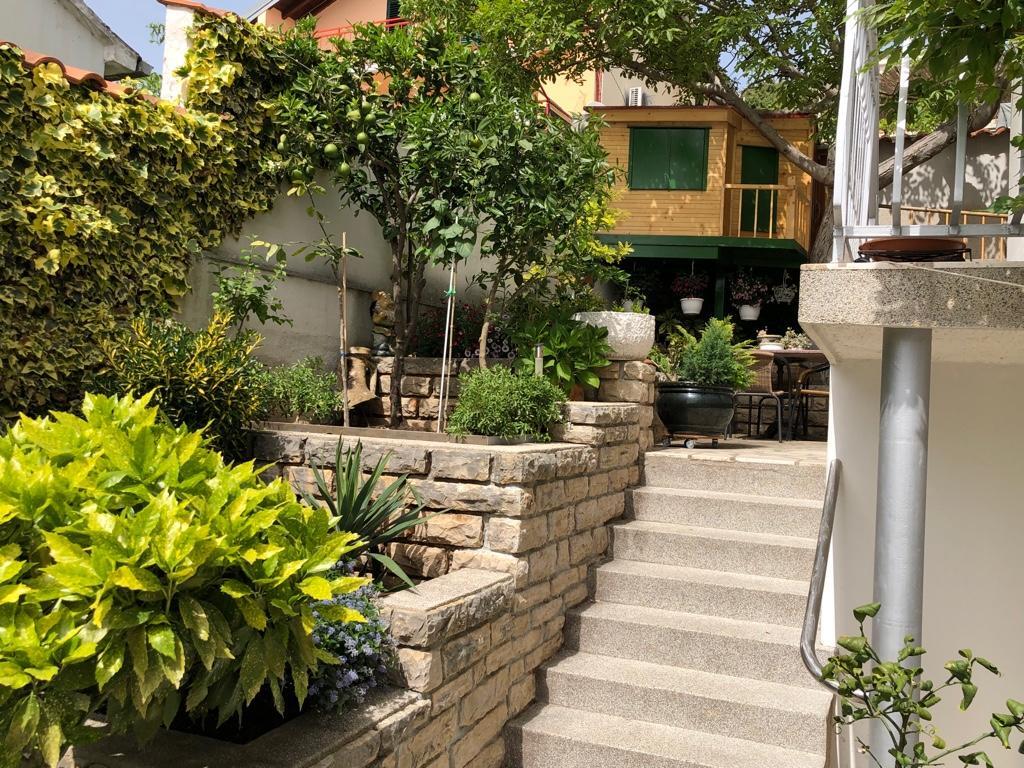 Courtyard - Apartments by the sea Tisno, Murter