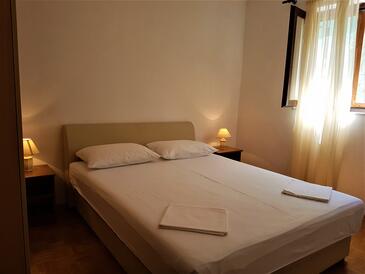 Seaside family friendly house with a swimming pool Okrug Donji, Čiovo - 14348