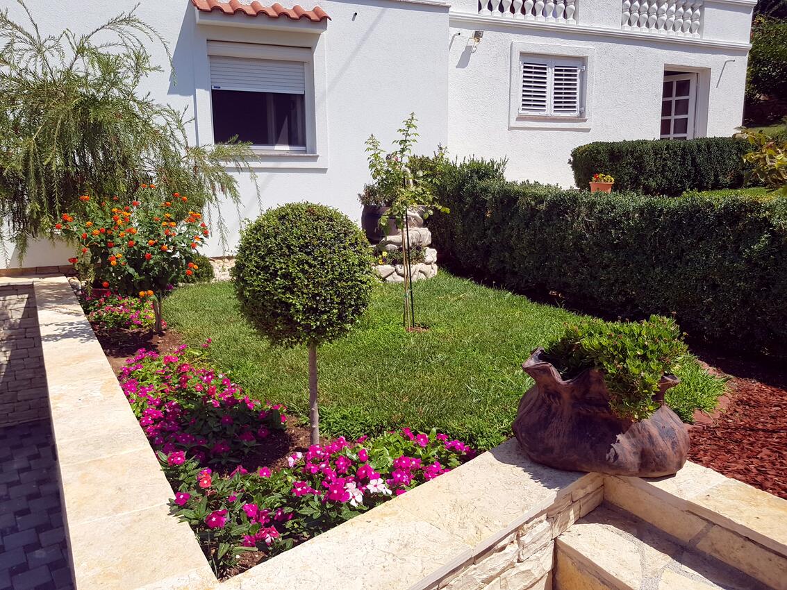 Apartments with parking spaces Sveti Filip i Jakov, Biograd - 14353