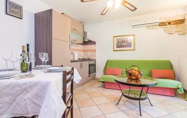Apartamente cu piscină potrivite pentru familiile cu copii Fratrici, Umag - 14384