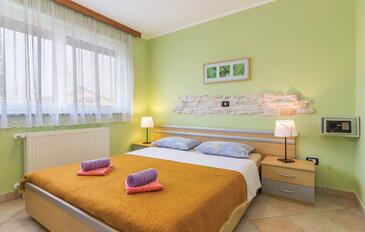Family-friendly apartments with swimming pool Fratrici, Umag - 14384