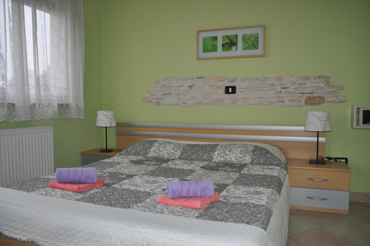 A-14384-b - Alloggi privati - Appartamenti con piscina per famiglie Fratrici, Umago - Umag