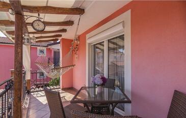 Family-friendly apartments with swimming pool Fratrici, Umag - 14384
