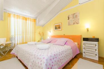 Two bedroom apartment Šibenik (A-14387-a)