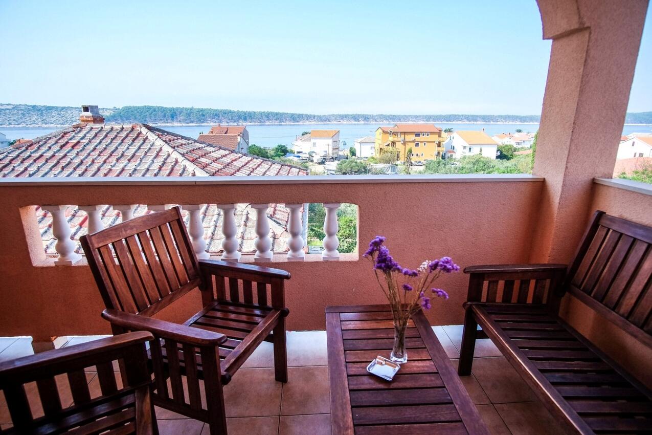 Apartments with parking space Barbat, Rab - 14390