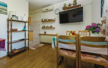 Apartments with parking space Novigrad - 14408