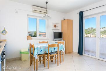 Ferienwohnungen mit Pool für Familien Seget Vranjica, Trogir - 14409