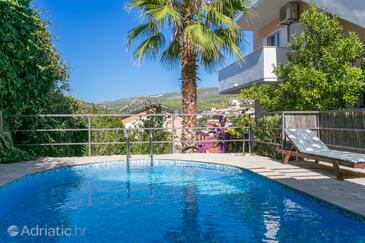 Apartmány s bazénom pre rodiny Seget Vranjica, Trogir - 14409 Adriatic.hr