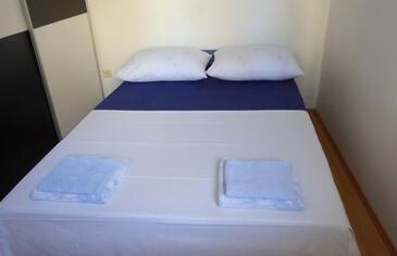 Apartments by the sea Tisno, Murter - 14410