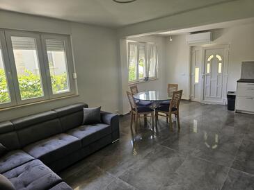 Apartament cu două camere Omis (A-14422-d)