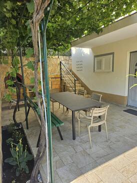 Ferienwohnungen mit Parkplatz Omis - 14422