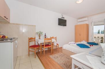 Omiš, Dining room in the studio-apartment, WiFi.