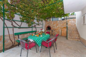 Apartments with parking space Omiš - 14422 Adriatic.hr