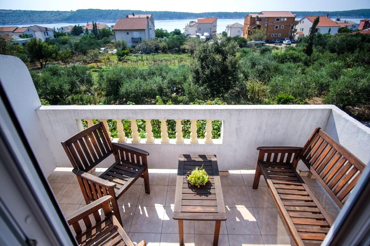 Leiligheter med parkering Barbat, Rab - 14431