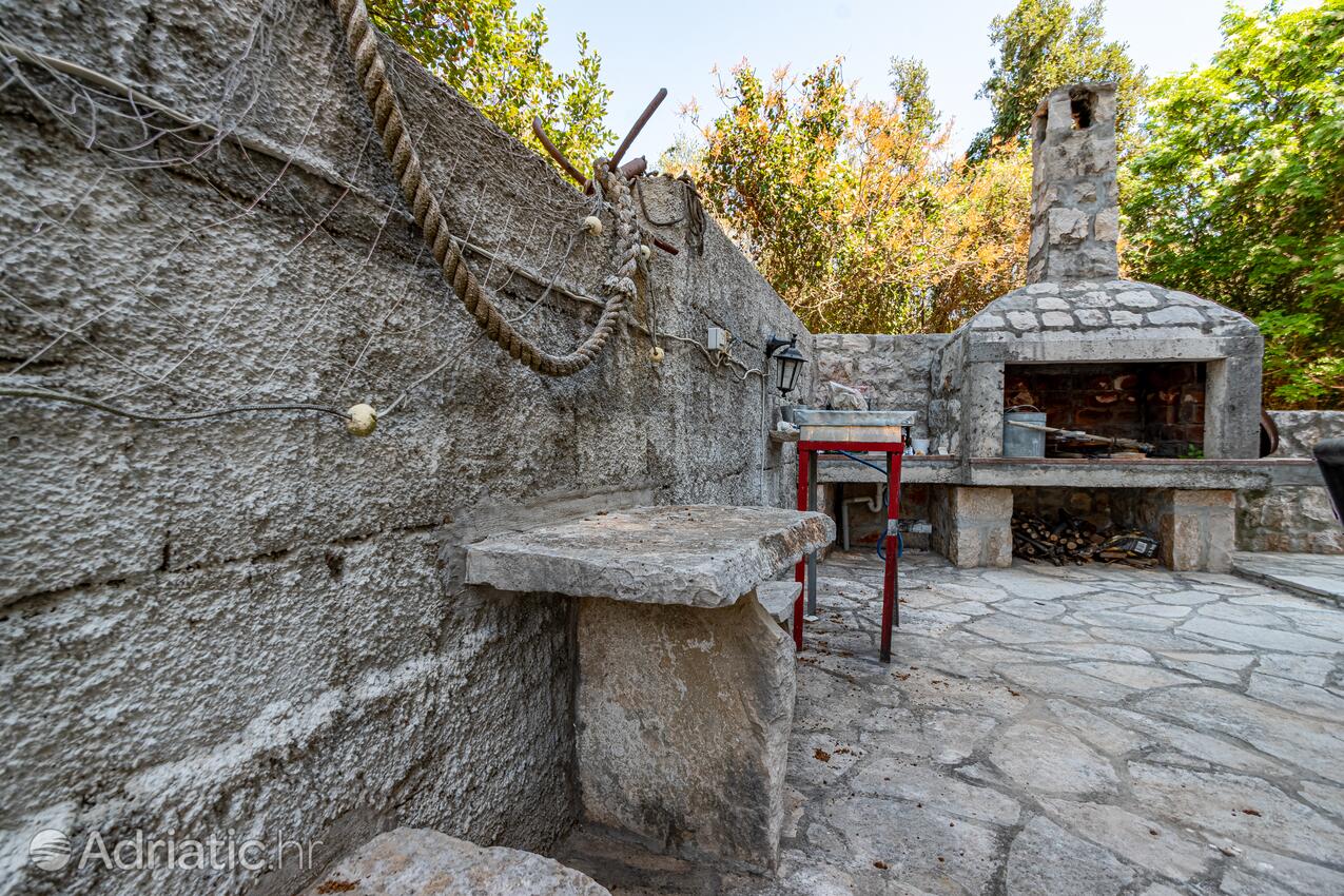 Courtyard - Apartments and rooms with parking space Mali Ston, Pelješac