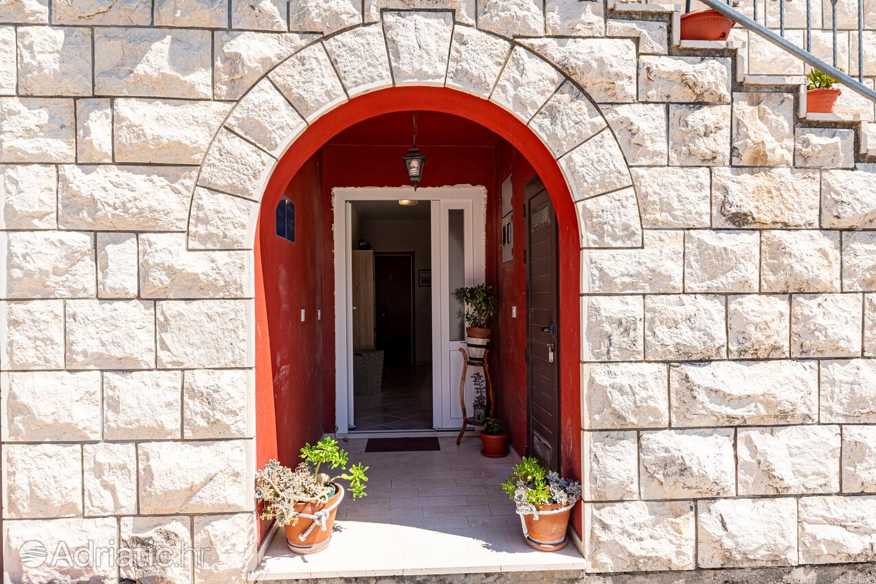 Courtyard - Apartments and rooms with parking space Mali Ston, Pelješac