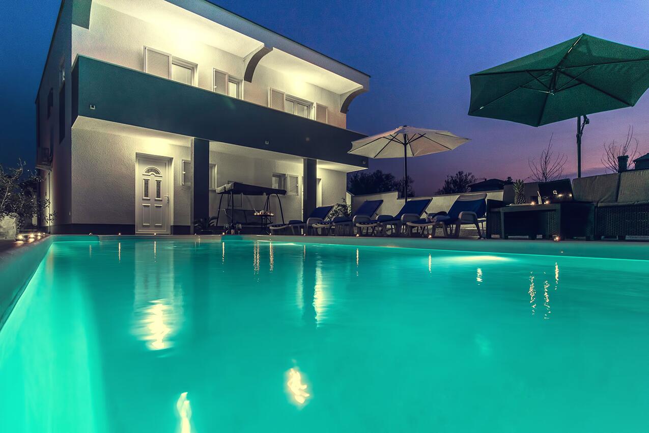 Feriehus med swimmingpool Razanac, Zadar - 14449