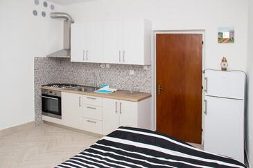 Ferienwohnungen am Meer Krilo Jesenice, Omis - 14459